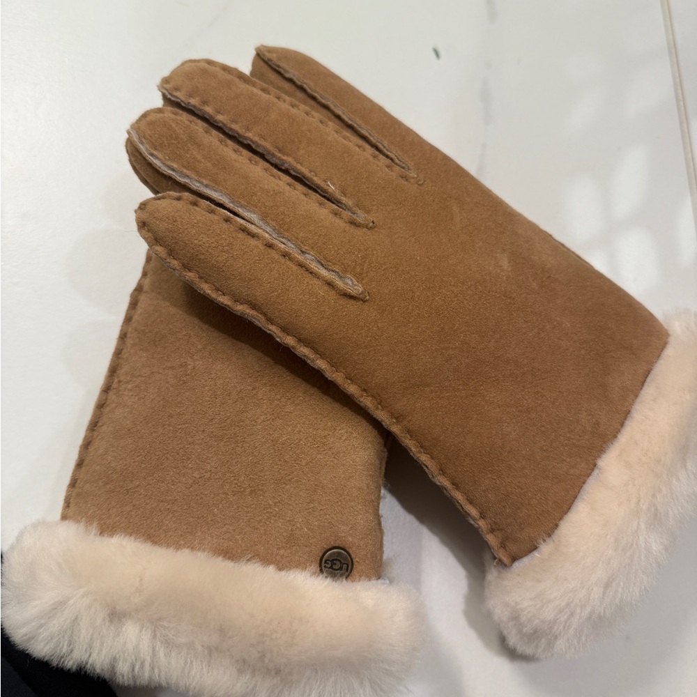 UGG Cream Fur Trim Gloves. BRAND NEW- without tags